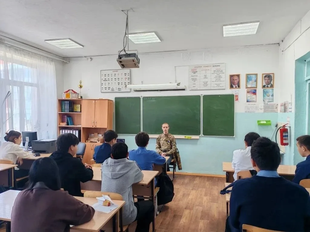 19,20 мая  в нашей школе прошли «Уроки Мужества» с выпускником нашей школы, участником специальной в