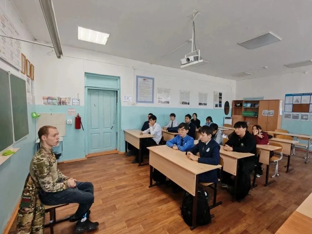 19,20 мая  в нашей школе прошли «Уроки Мужества» с выпускником нашей школы, участником специальной в