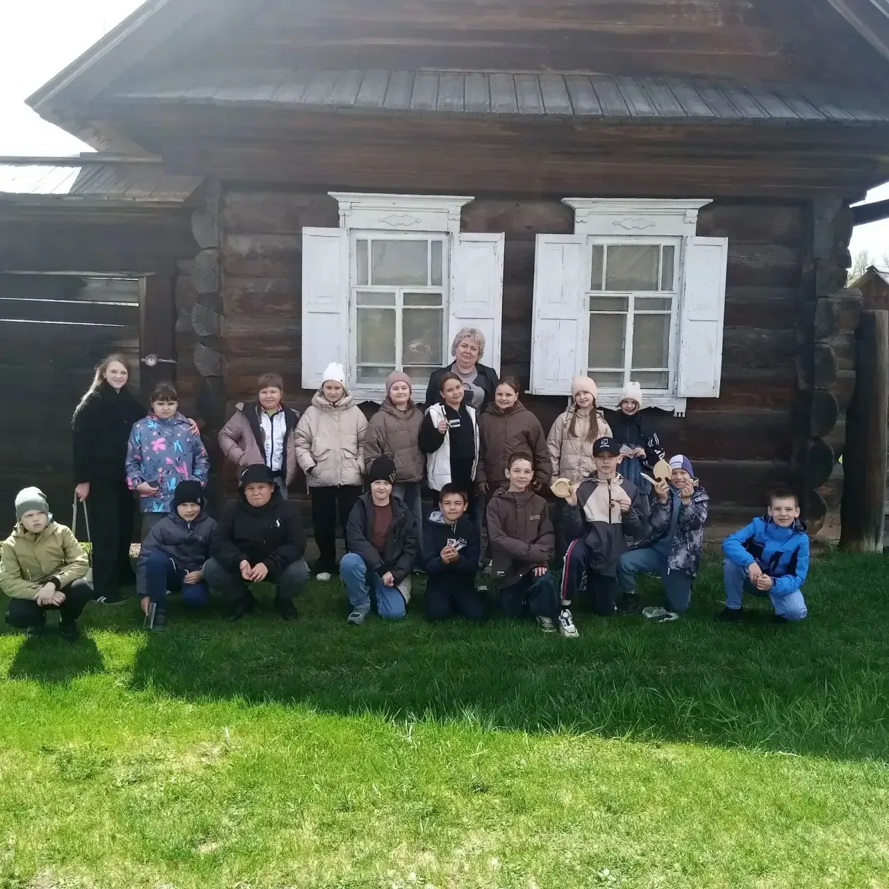 📅 12 мая 3«В» класс вместе с классным руководителем Ивановой Натальей Валерьевной и 6«А» класс с кла