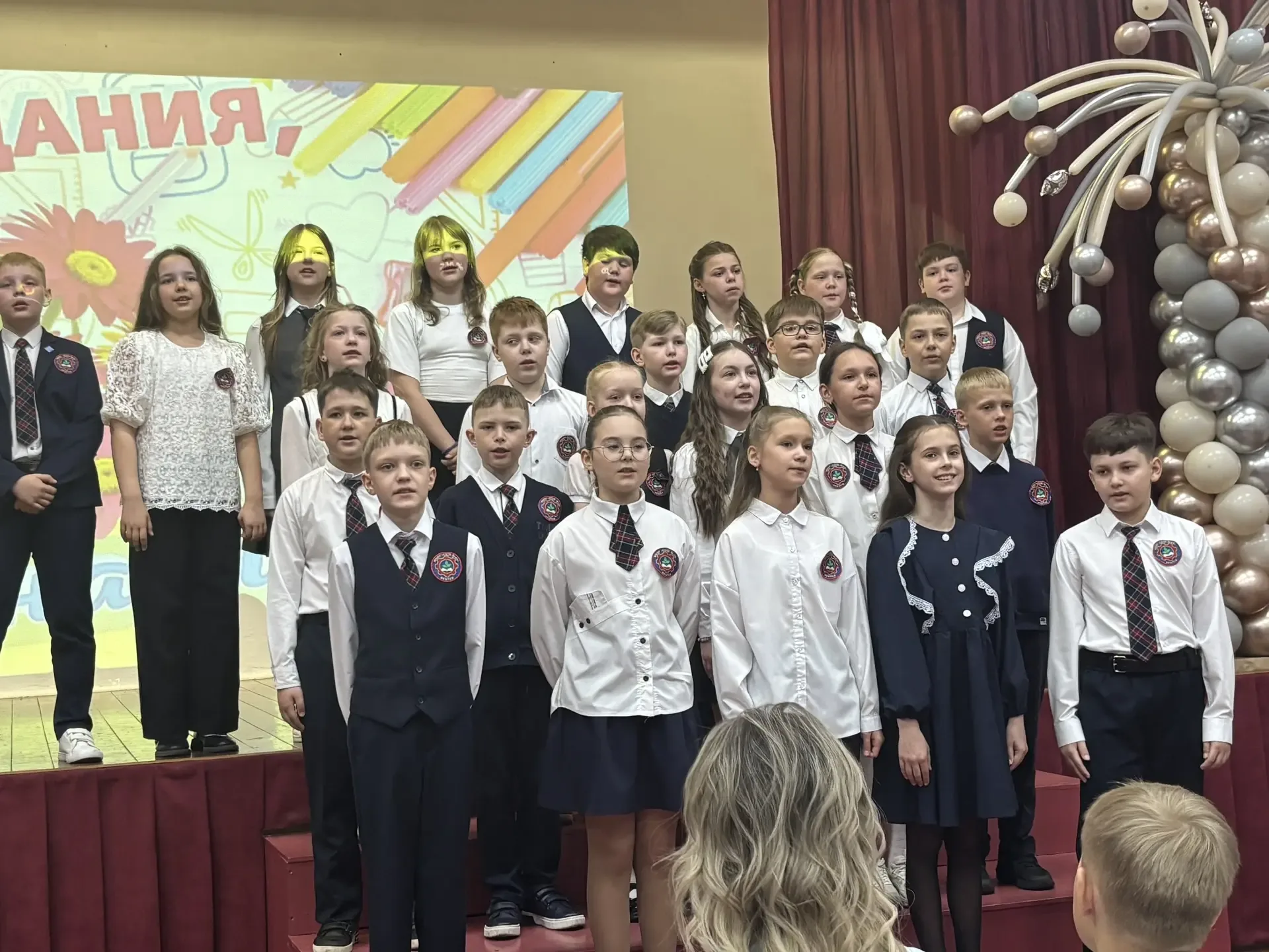 🌟 Первый школьный выпуск: до свидания, начальная школа!  Сегодня стены нашей школы наполнились особо