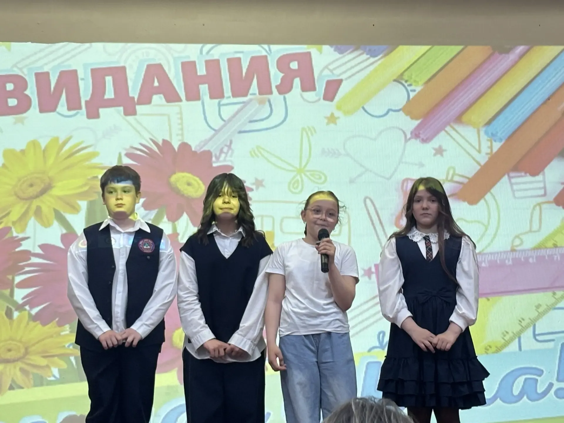 🌟 Первый школьный выпуск: до свидания, начальная школа!  Сегодня стены нашей школы наполнились особо