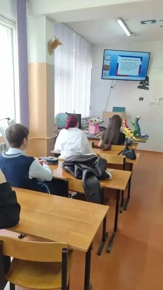 26 мая - последний учебный день в году! Для учащихся 8, 10 класса этот день стал дискуссионной площа