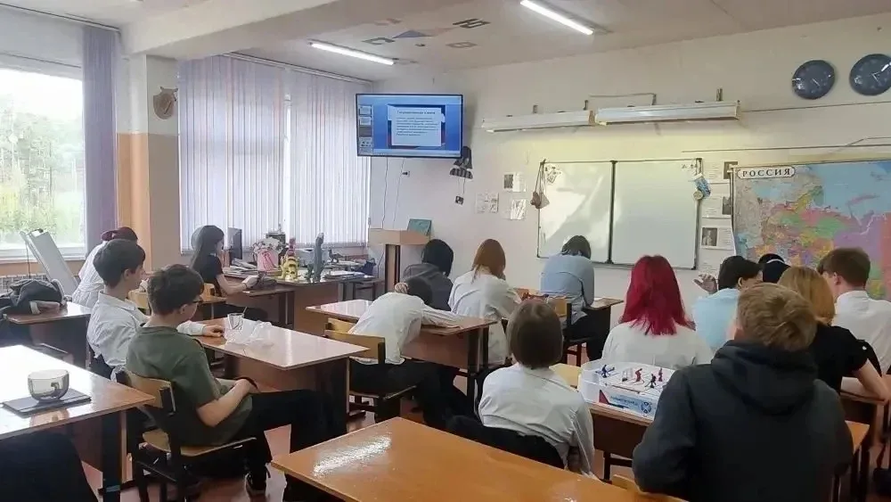 26 мая - последний учебный день в году! Для учащихся 8, 10 класса этот день стал дискуссионной площа