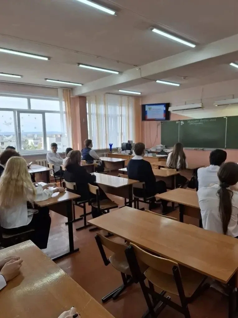 26 мая - последний учебный день в году! Для учащихся 8, 10 класса этот день стал дискуссионной площа