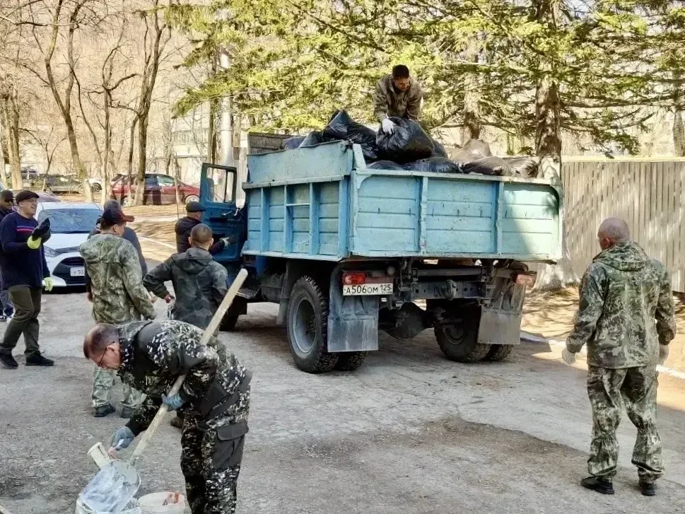 🌿Сотрудники Примтеплоэнерго продолжают организовывать субботники на территории Приморья  ▶️В очередн