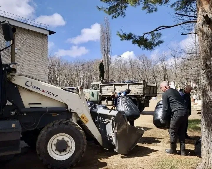 🧹Сотрудники Арсеньевского филиала Примтеплоэнерго приняли участие во Всероссийском субботнике  Колле