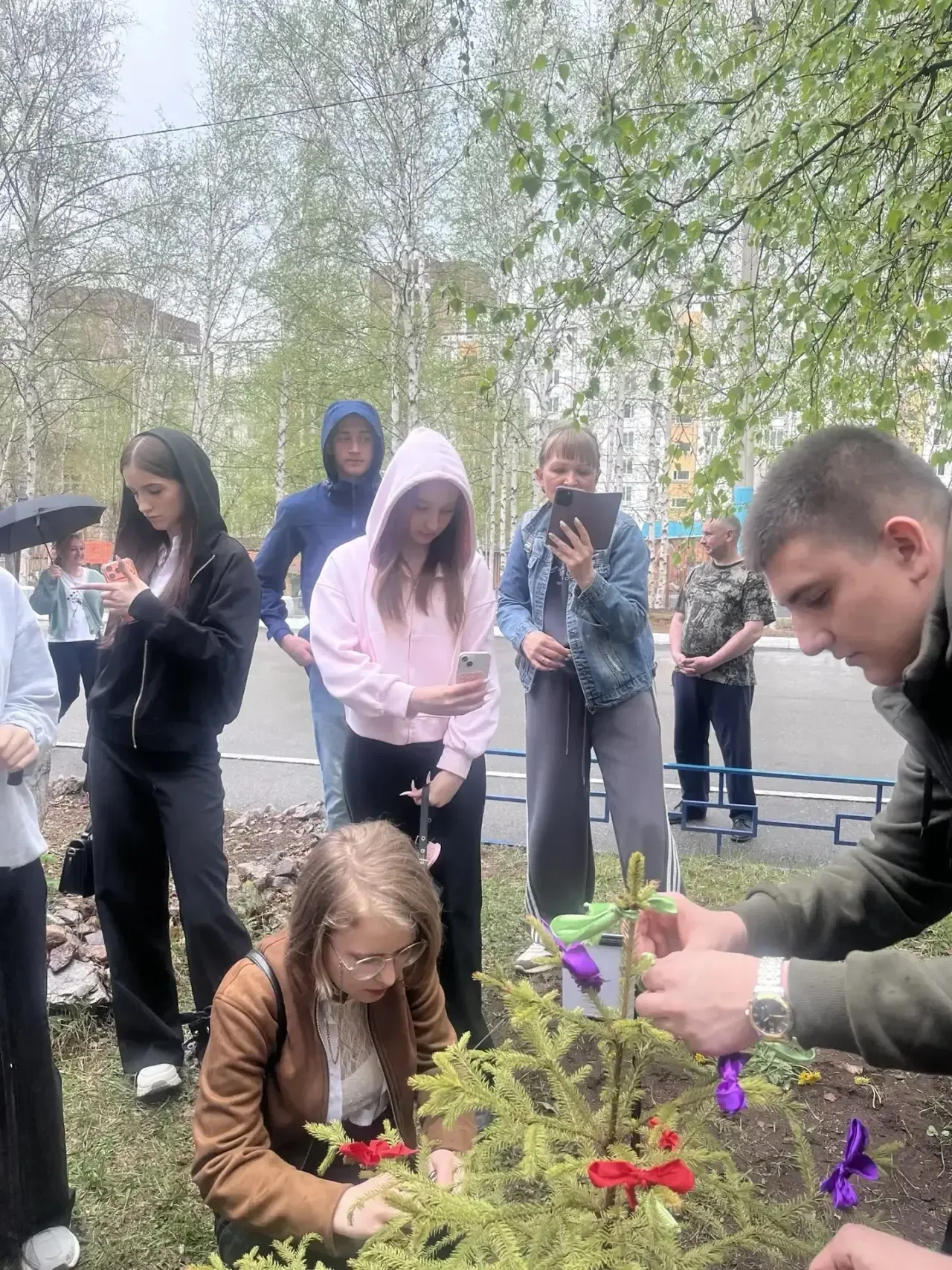 ❤️ Зарождение традиции: «Аллея выпускников»  Есть моменты, которые остаются в истории школы навсегда