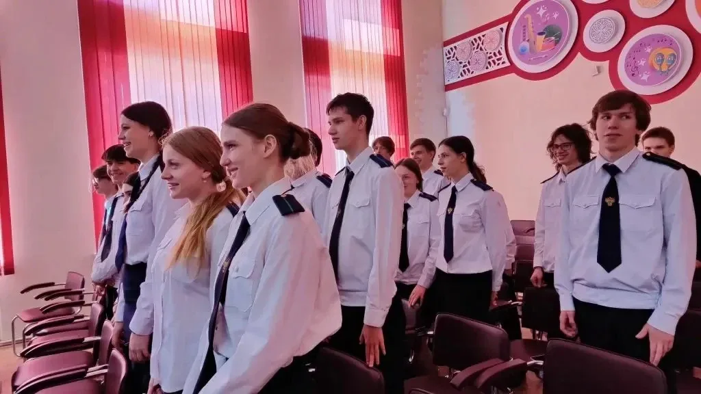🇷🇺 18 мая в Лицее №8 дан старт военным сборам для 10-х классов!  Торжественное открытие задало высок