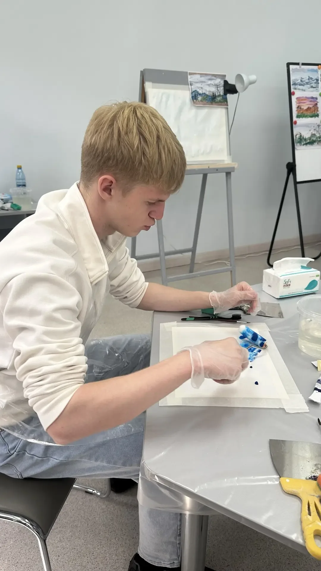 «Профориентация в красках: мастер‑класс по малярному делу». 🎨  18 мая в ЦК АКТДХ состоялся профориен