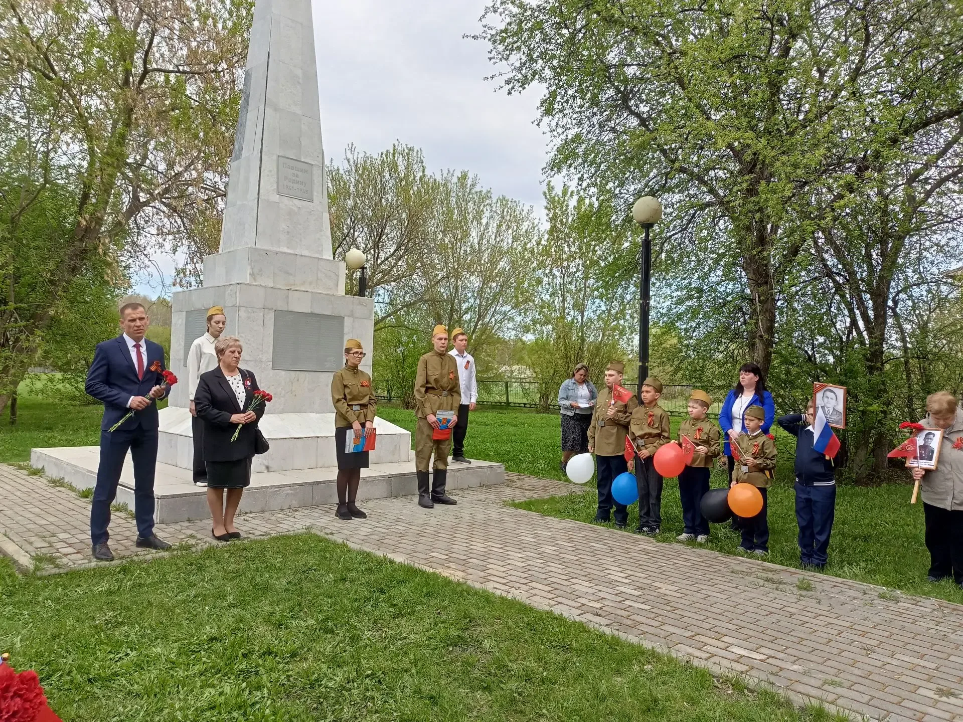 НОВОСТИ ФИЛИАЛА МАОУ «АРОМАШЕВСКАЯ СОШ ИМ.В.Д.КАРМАЦКОГО» РУСАКОВСКАЯ СОШ 🎖️В День Победы школьники 