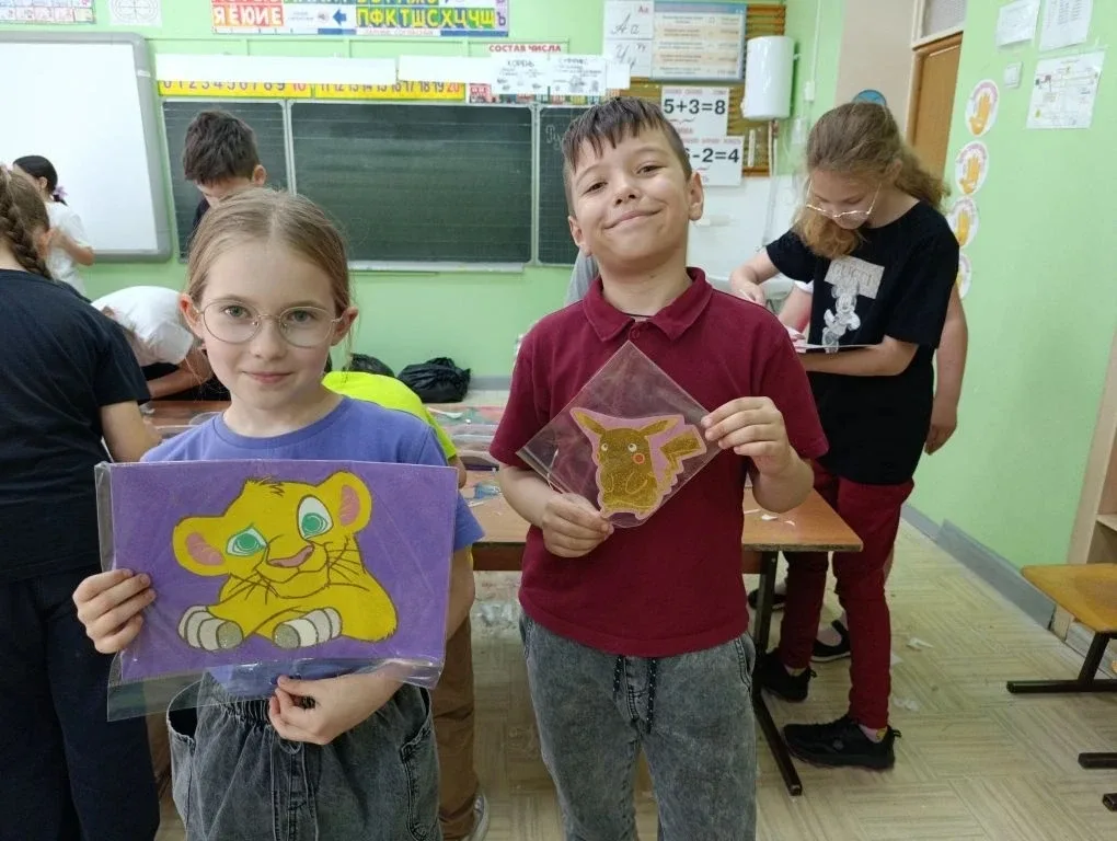 В нашем 3 В прошёл удивительный мастер-класс «Песочные фантазии»! ✨ Каждый ученик создал свою поделк