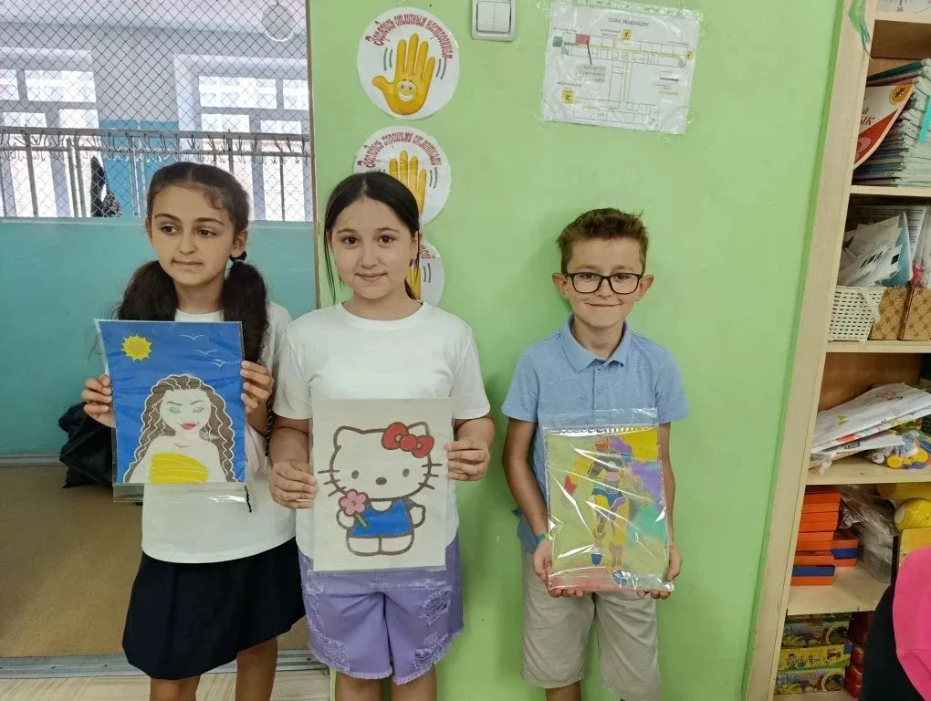 В нашем 3 В прошёл удивительный мастер-класс «Песочные фантазии»! ✨ Каждый ученик создал свою поделк