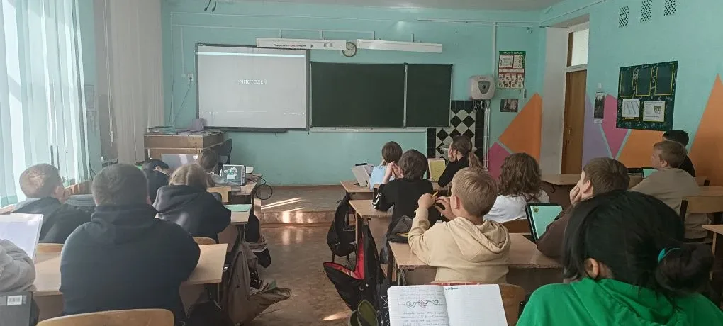 В преддверии Международного дня семьи в 5А классе прошёл классный час «Традиции моей семьи». 🎬 В рам
