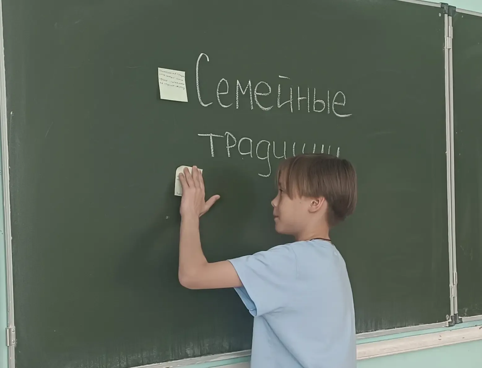 В преддверии Международного дня семьи в 5А классе прошёл классный час «Традиции моей семьи». 🎬 В рам