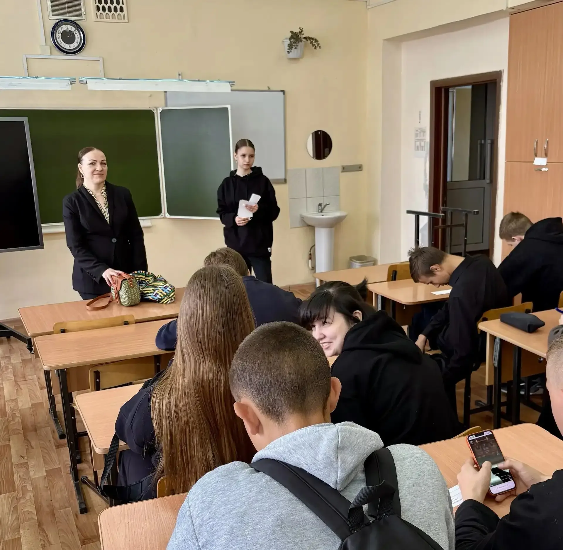 Сегодня в нашей школе прошла необычная встреча! К ученикам 9-х классов приезжали представители Сибир