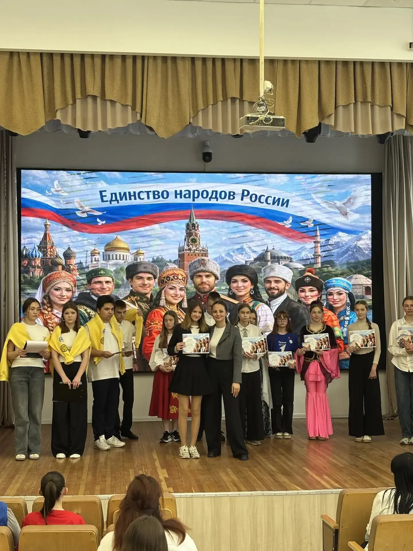 🇷🇺 Сила России — в единстве!  Сегодня ученицы 6«А» класса стали участниками захватывающего командног