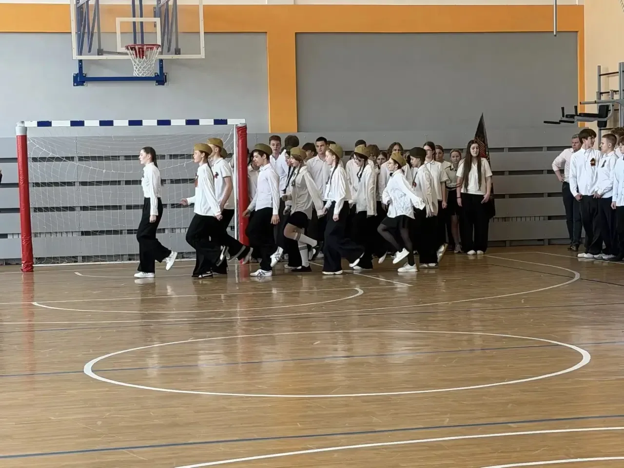 🌟🌟 СМОТР СТРОЯ И ПЕСНИ: ПРАЗДНИК МУЖЕСТВА И ПАТРИОТИЗМА! 🌟🌟🌟  Друзья! 👋✨ Сегодня в нашей школе с бол