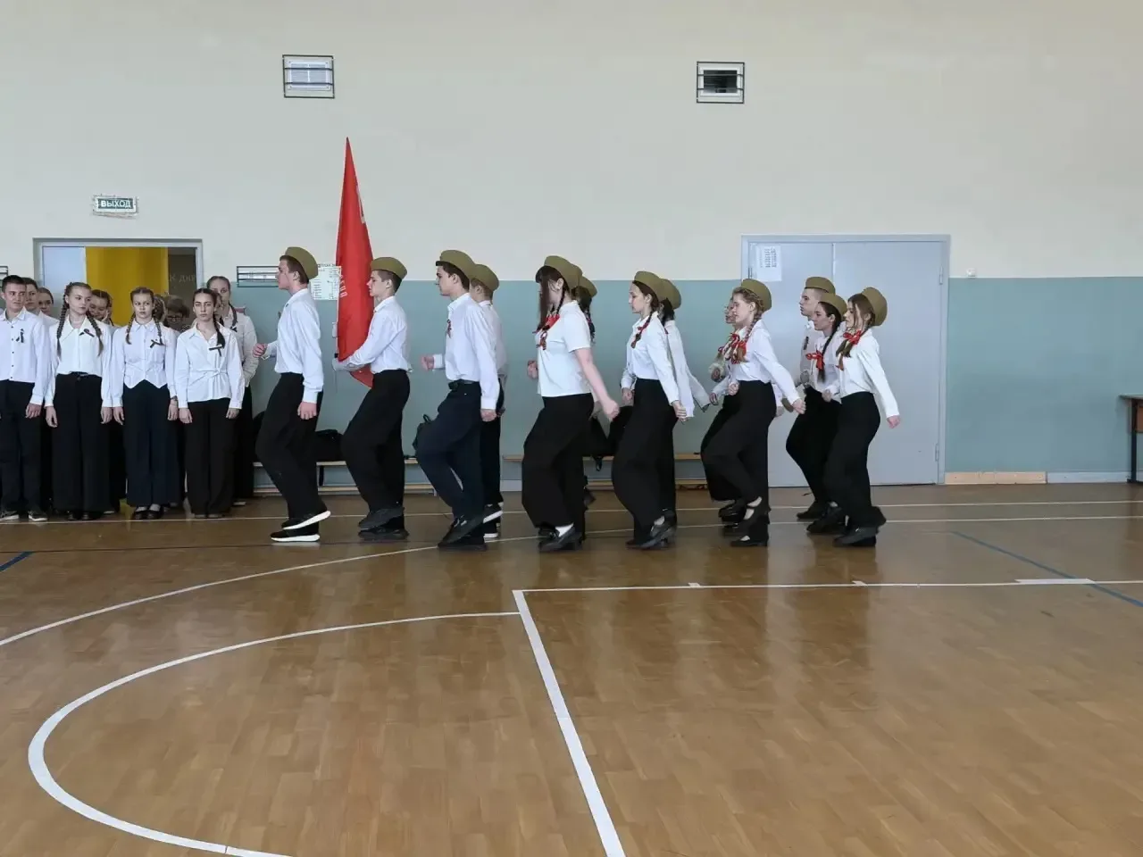 🌟🌟 СМОТР СТРОЯ И ПЕСНИ: ПРАЗДНИК МУЖЕСТВА И ПАТРИОТИЗМА! 🌟🌟🌟  Друзья! 👋✨ Сегодня в нашей школе с бол