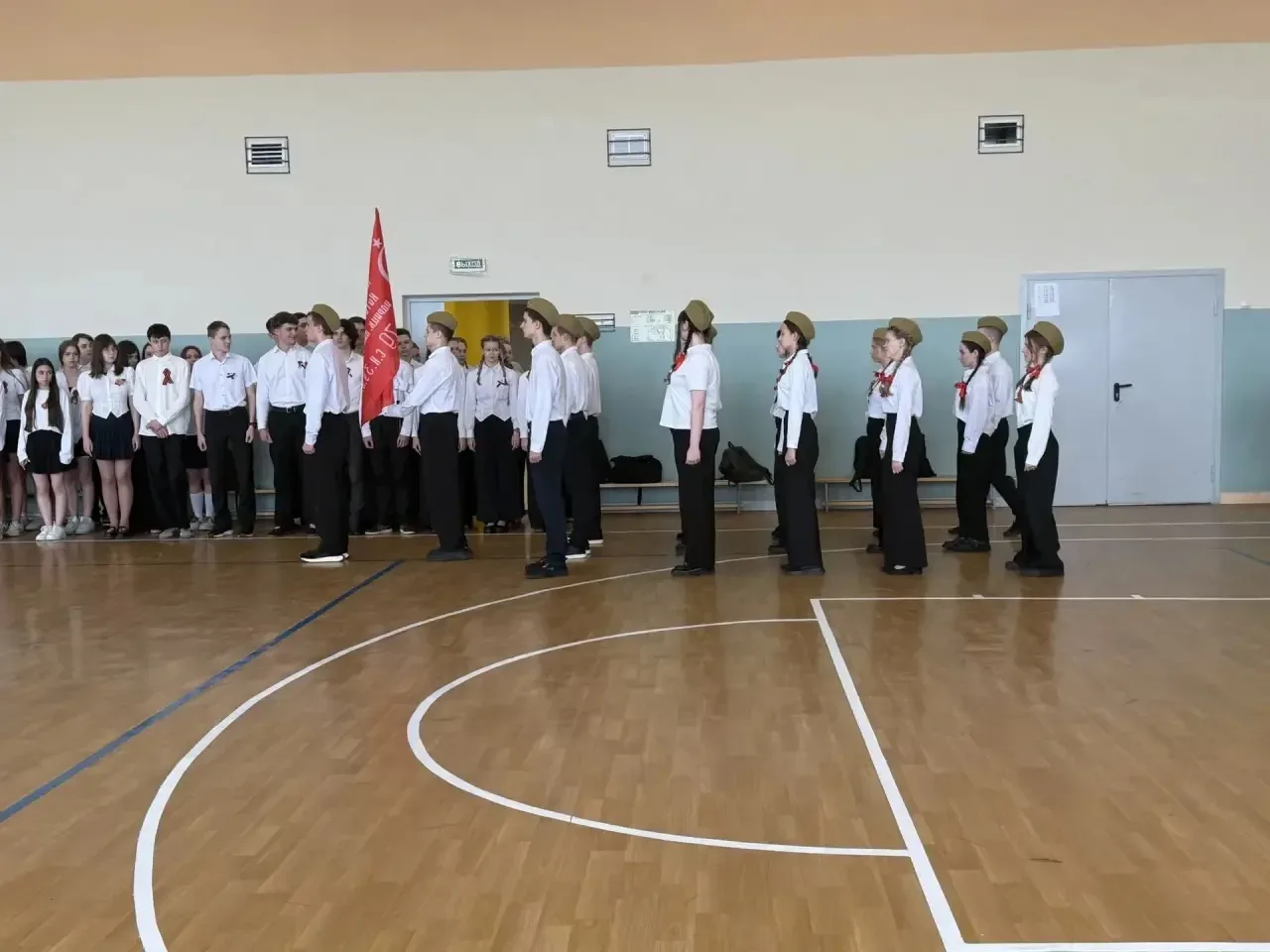 🌟🌟 СМОТР СТРОЯ И ПЕСНИ: ПРАЗДНИК МУЖЕСТВА И ПАТРИОТИЗМА! 🌟🌟🌟  Друзья! 👋✨ Сегодня в нашей школе с бол