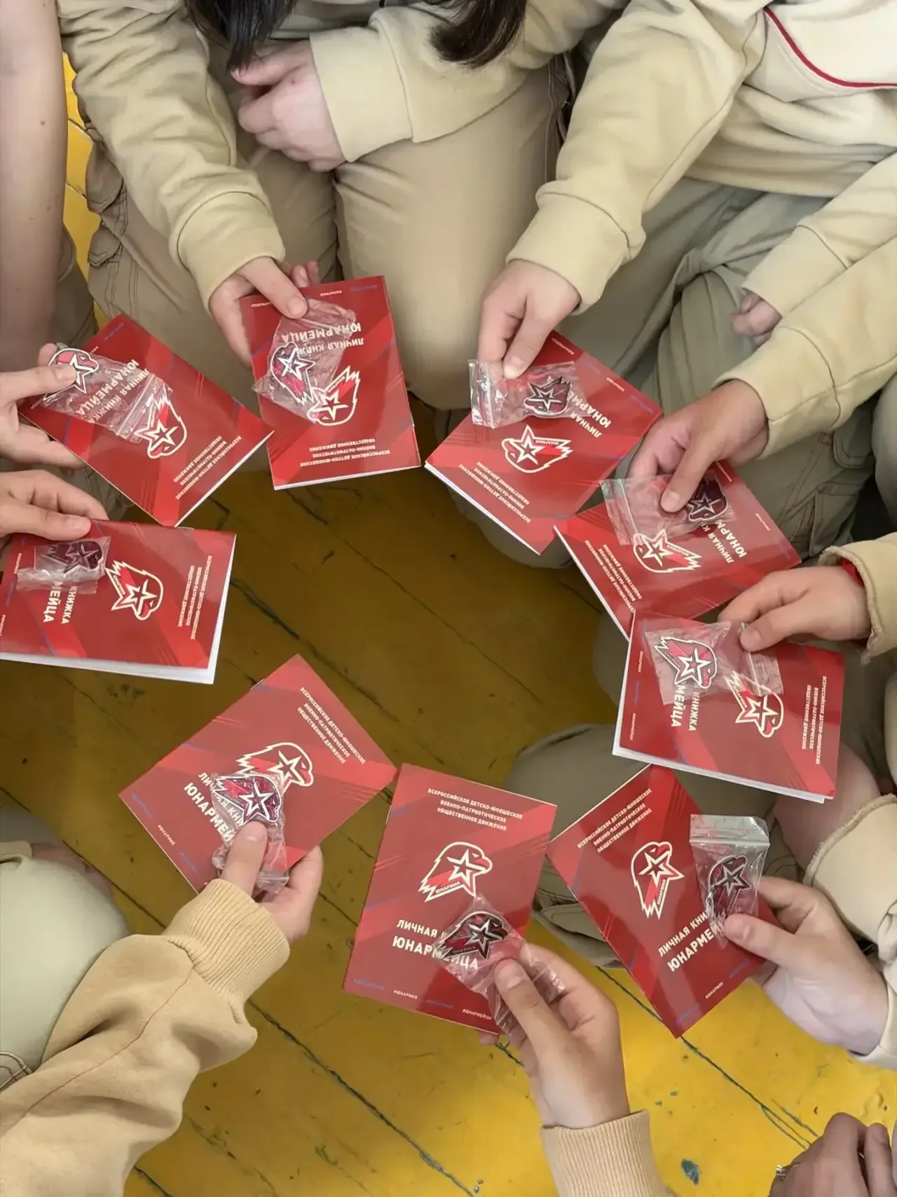 19 мая наш юнармейский отряд из 7‑а класса с гордостью участвовал в военно‑патриотическом марафоне «