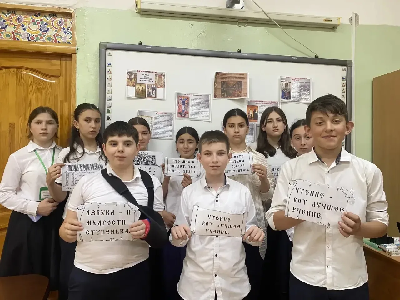 В  библиотеке состоялось просветительское мероприятие, посвящённое Дню славянской письменности   Эми