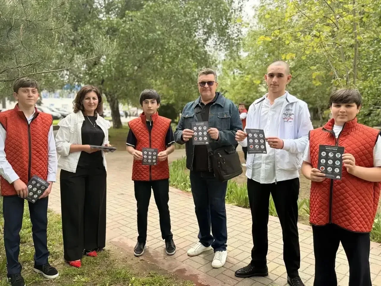 В рамках антинаркотического месячника социальный педагог Кубанова Ф.М. и волонтеры Лицея №1 организо