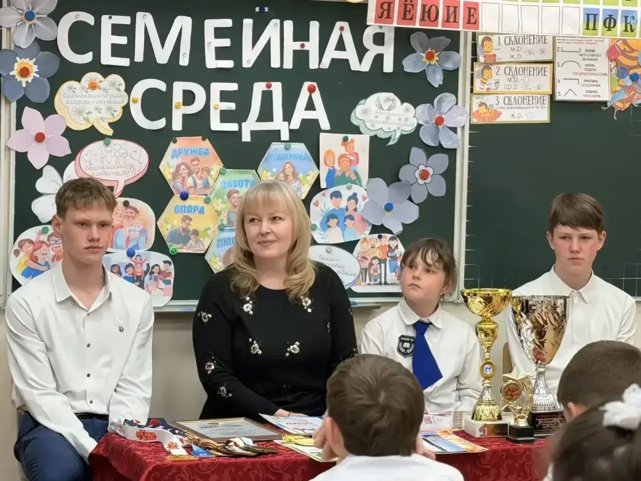 Живой пример семьи 🌟  🍁 В рамках проекта «Семейная среда» в лицее №1 Усть-Джегута к 3 «Г» классу при