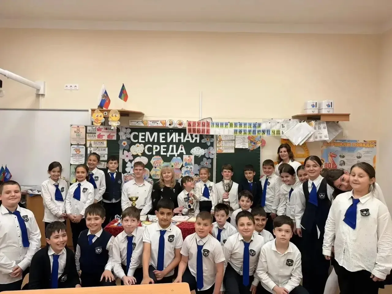 Живой пример семьи 🌟  🍁 В рамках проекта «Семейная среда» в лицее №1 Усть-Джегута к 3 «Г» классу при