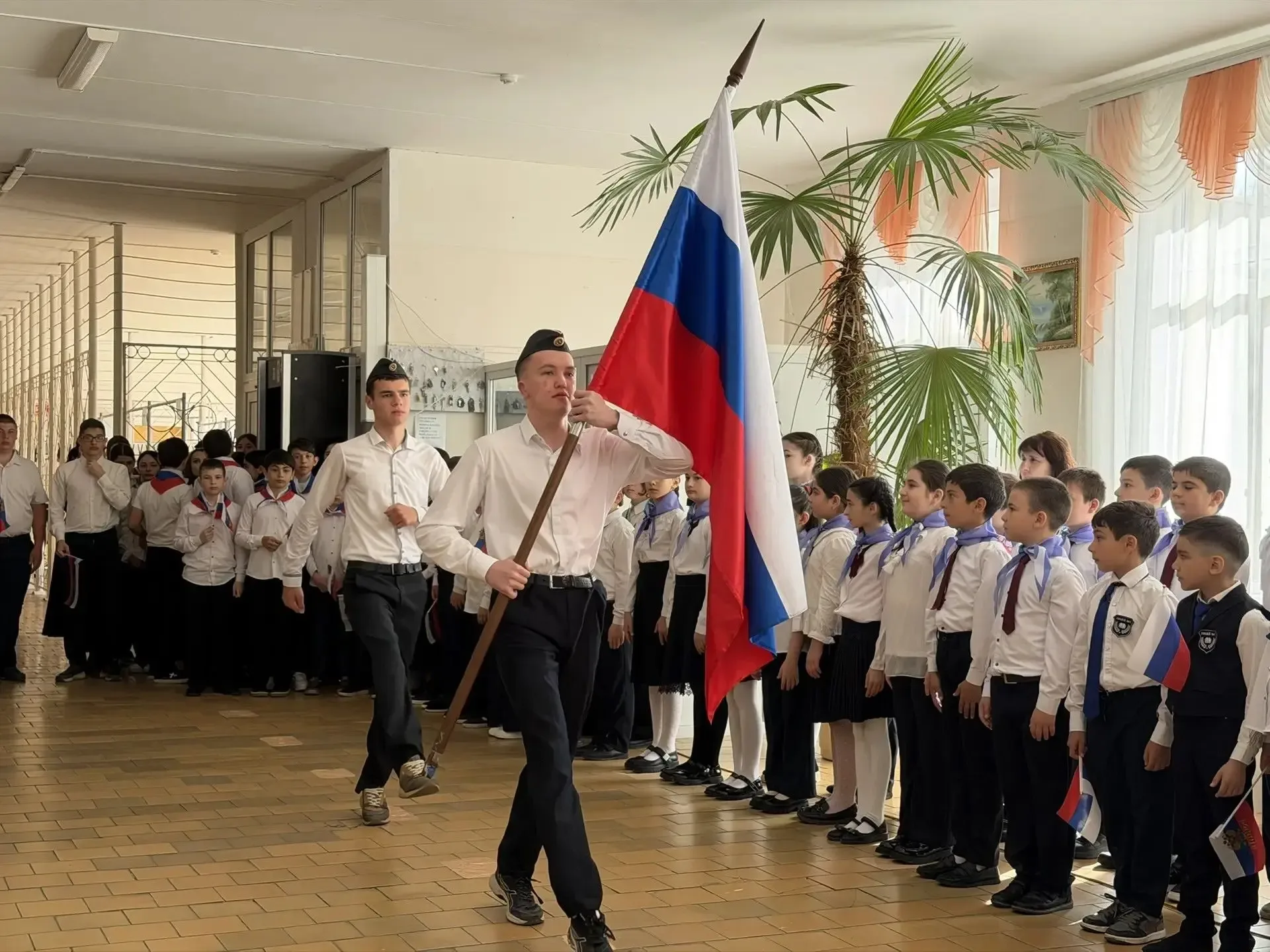 Понедельник в лицее: флаг, гимн, важный разговор 🇷🇺 Каждую новую учебную неделю в Лицее №1 мы начина