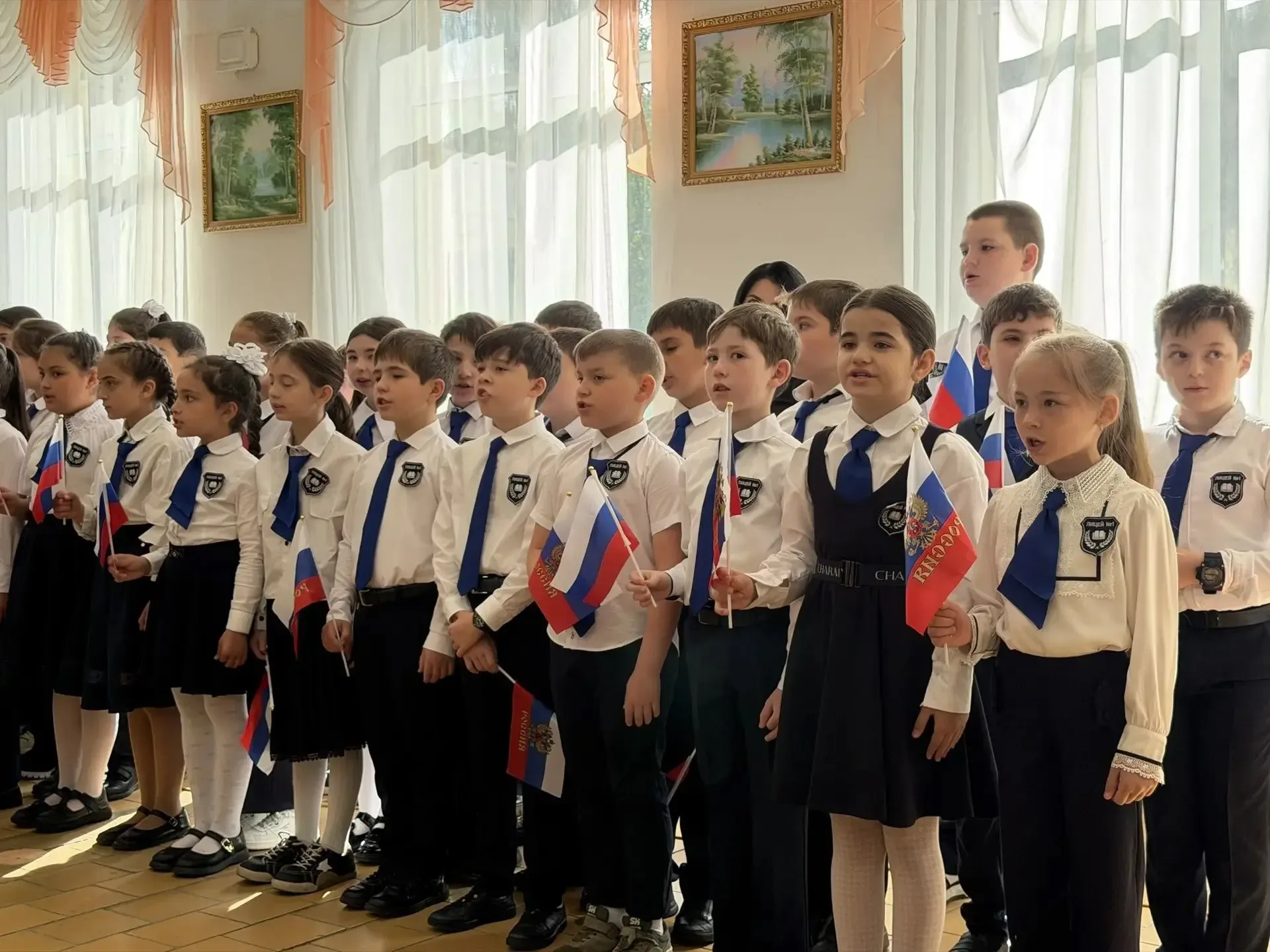 Понедельник в лицее: флаг, гимн, важный разговор 🇷🇺 Каждую новую учебную неделю в Лицее №1 мы начина
