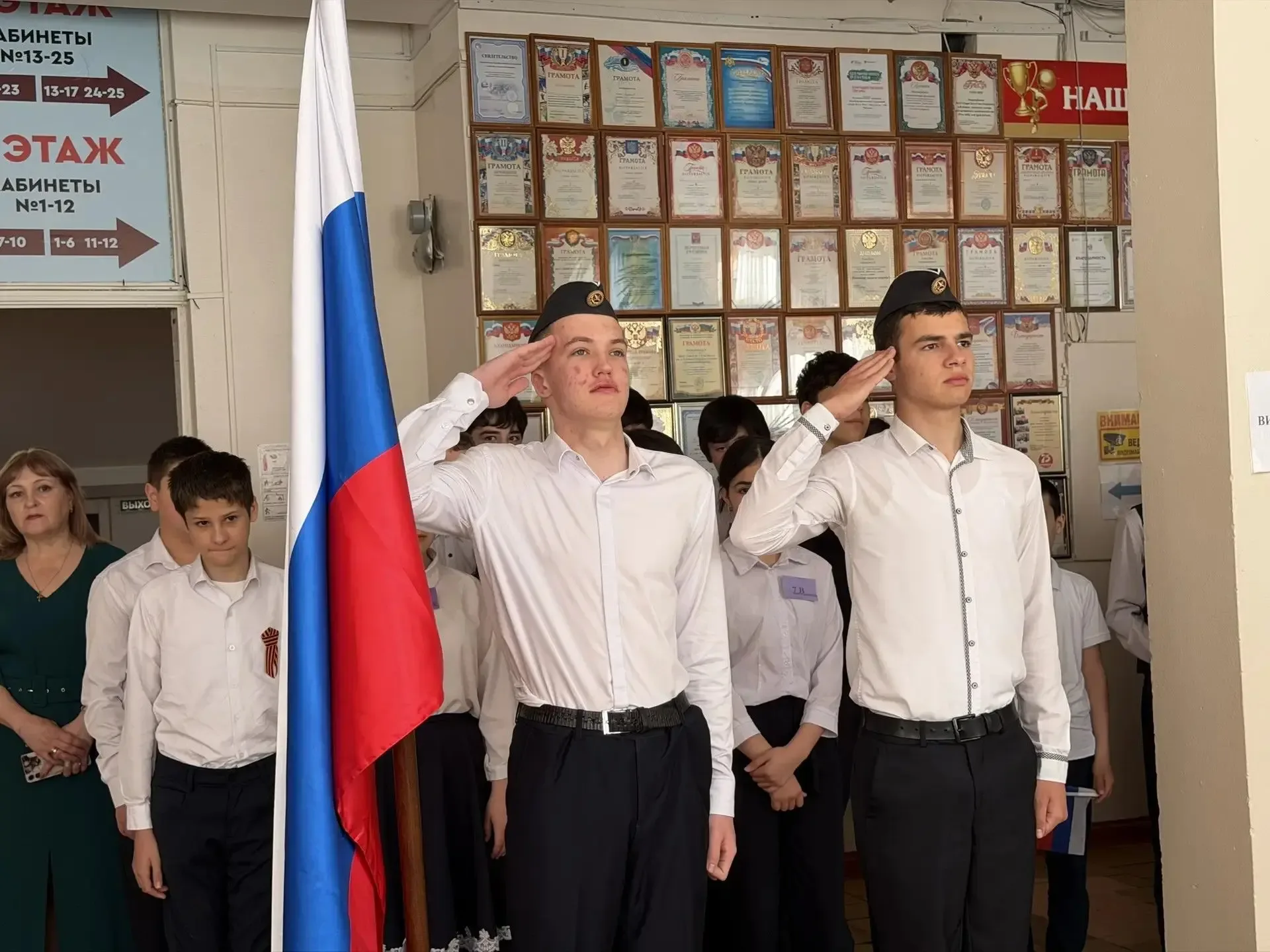 Понедельник в лицее: флаг, гимн, важный разговор 🇷🇺 Каждую новую учебную неделю в Лицее №1 мы начина