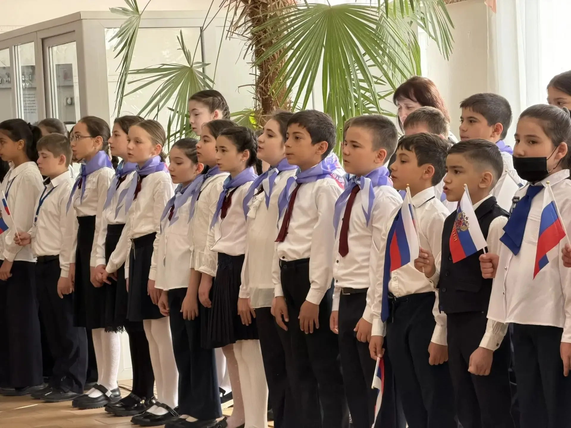 Понедельник в лицее: флаг, гимн, важный разговор 🇷🇺 Каждую новую учебную неделю в Лицее №1 мы начина