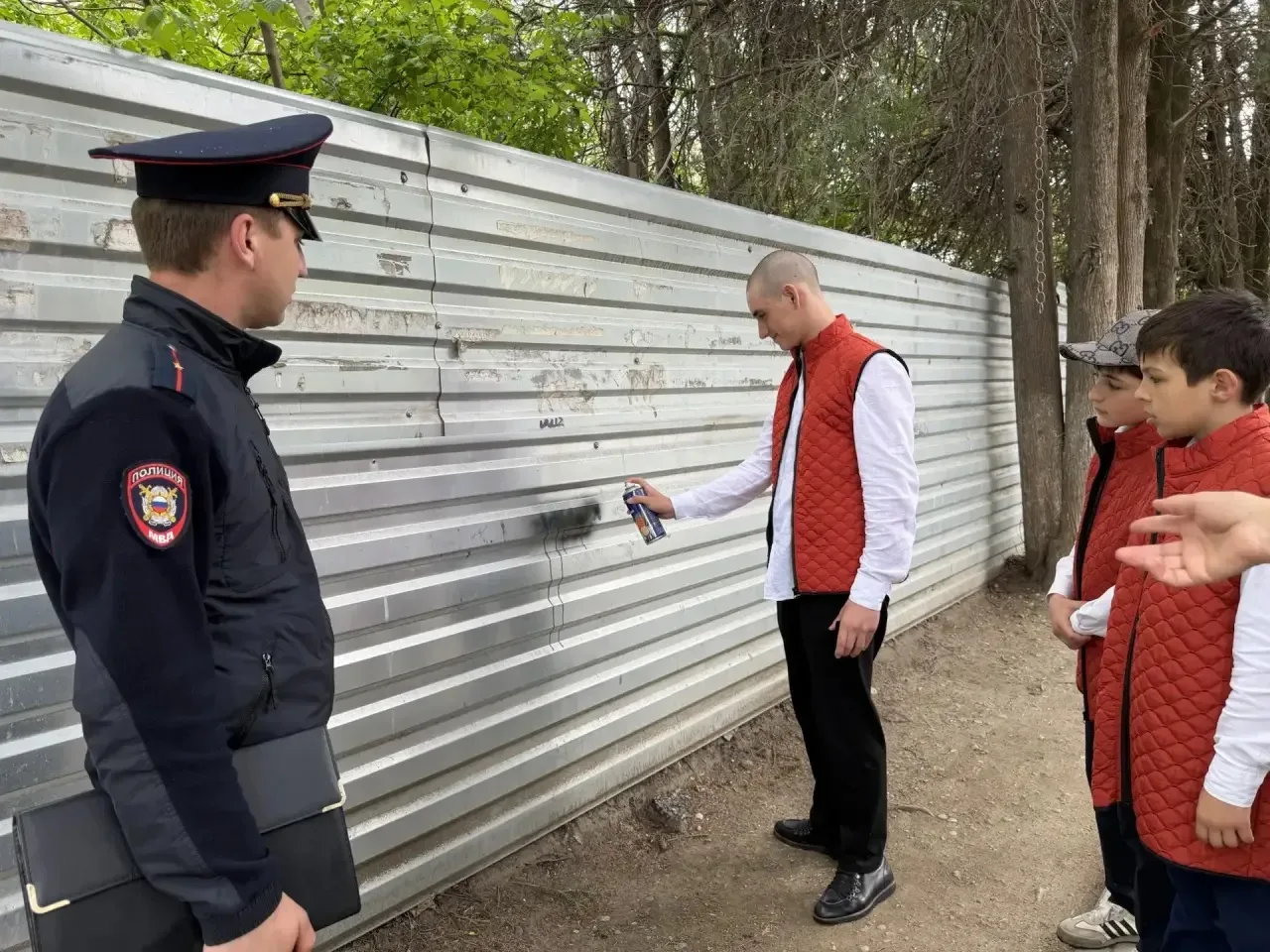 В рамках антинаркотического месячника рабочая группа и волонтеры Лицея №1 совместно с младшим лейтен