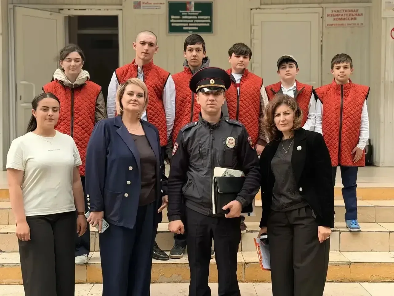 В рамках антинаркотического месячника рабочая группа и волонтеры Лицея №1 совместно с младшим лейтен