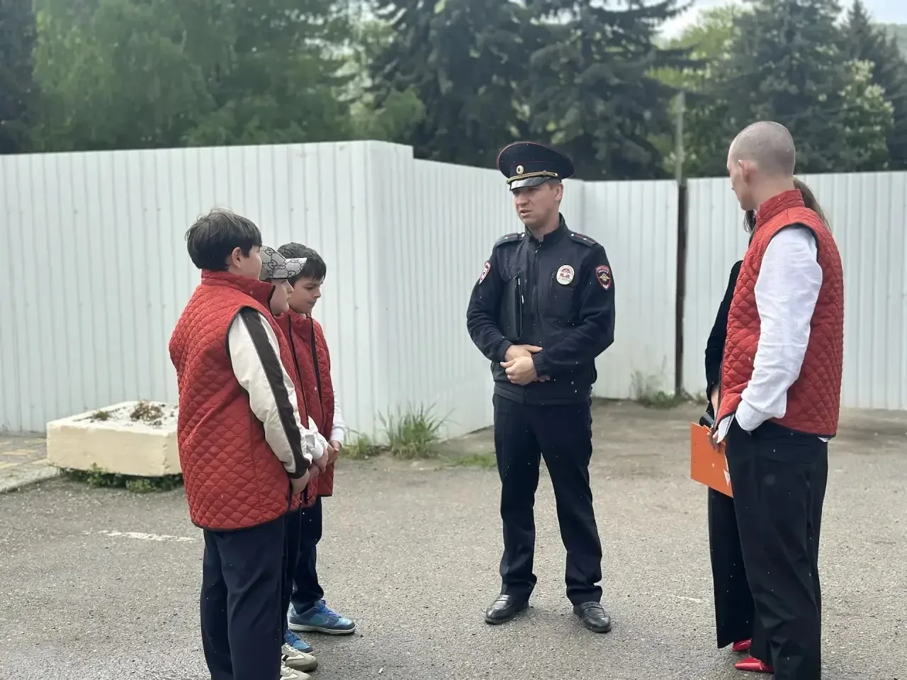 В рамках антинаркотического месячника рабочая группа и волонтеры Лицея №1 совместно с младшим лейтен