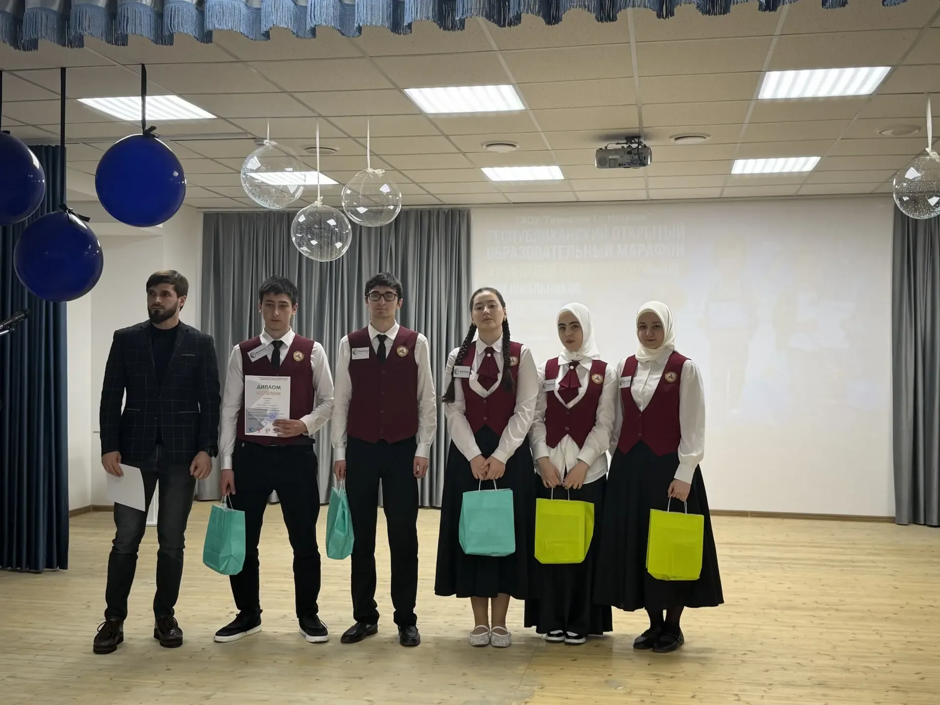 🥉 Наши ребята — в числе лучших! С гордостью сообщаем, что команда нашей школы заняла 3-е место в Рес
