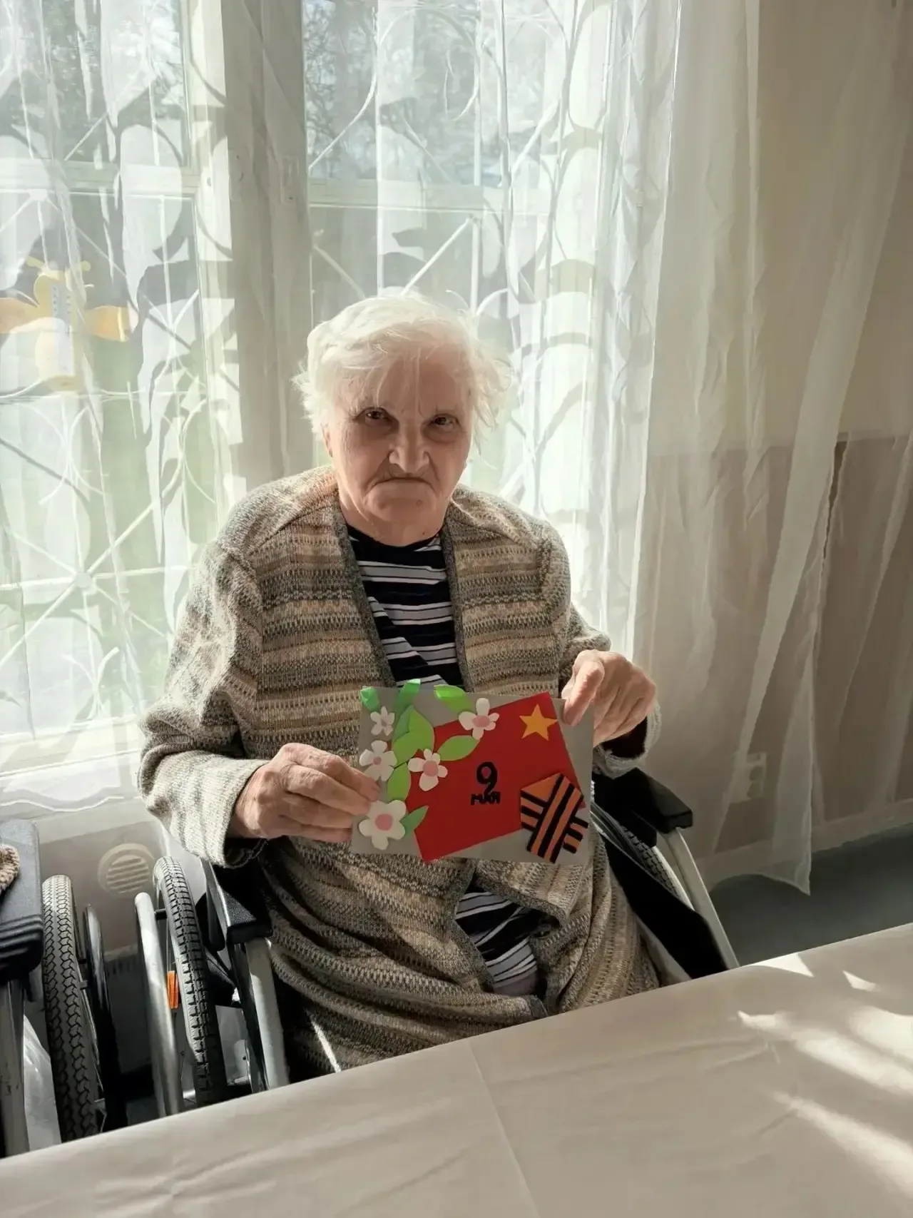 🎗 Тепло, которое важнее любых слов…  В преддверии Дня Победы учащиеся 2 «Б» класса подготовили трога