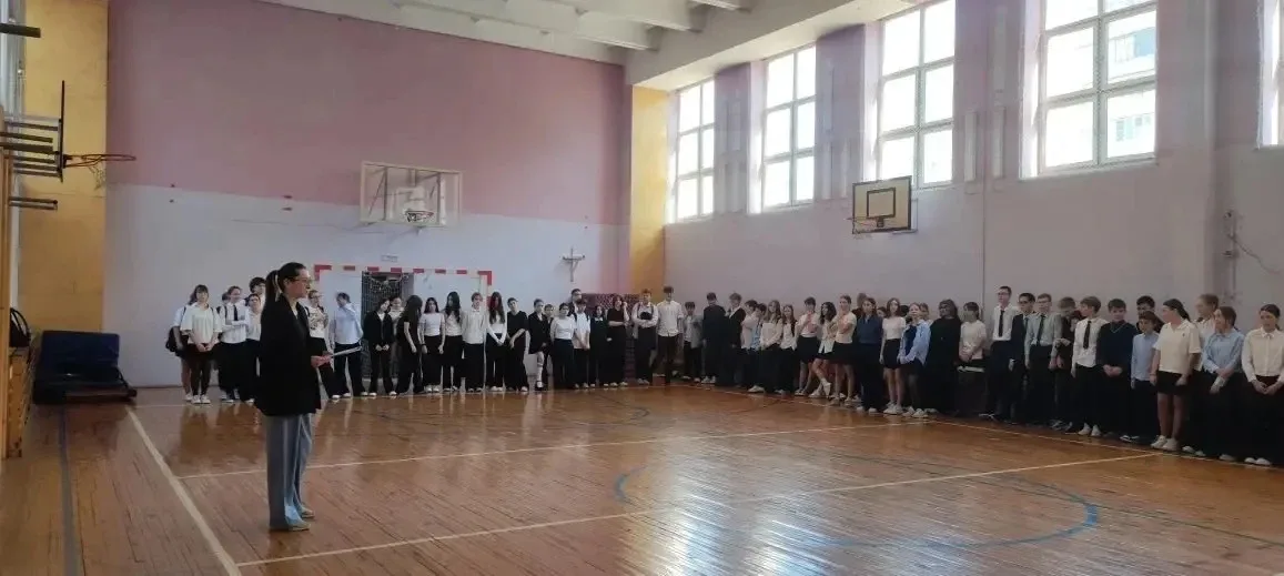 Сегодня для обучающихся 1–8 классов прошла линейка безопасности, посвященная началу летних каникул. 