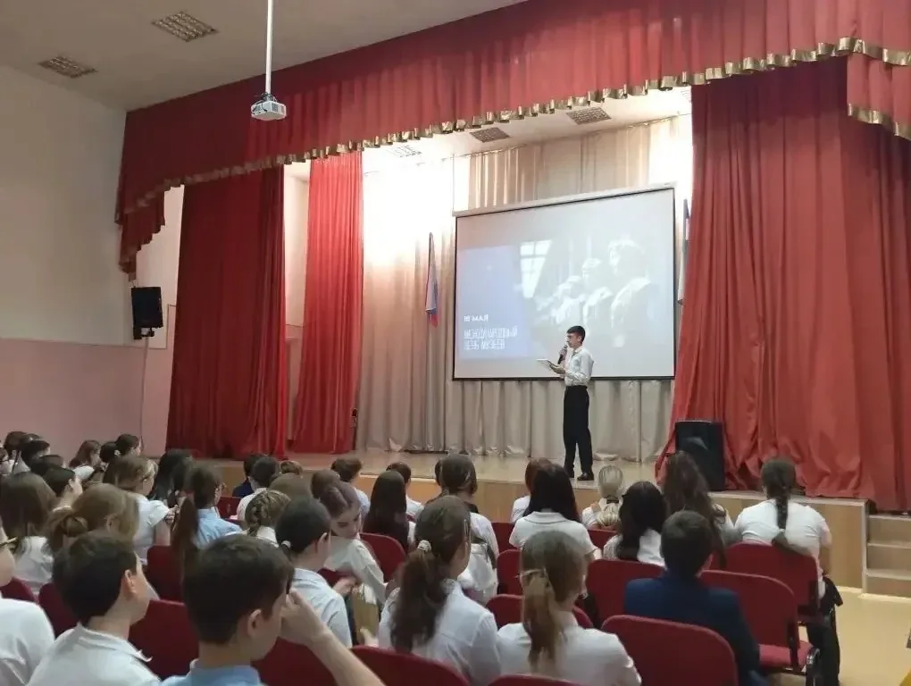 18 мая в МАОУ «Школа №27 с УИОП» прошла традиционная торжественная церемония поднятия государственны