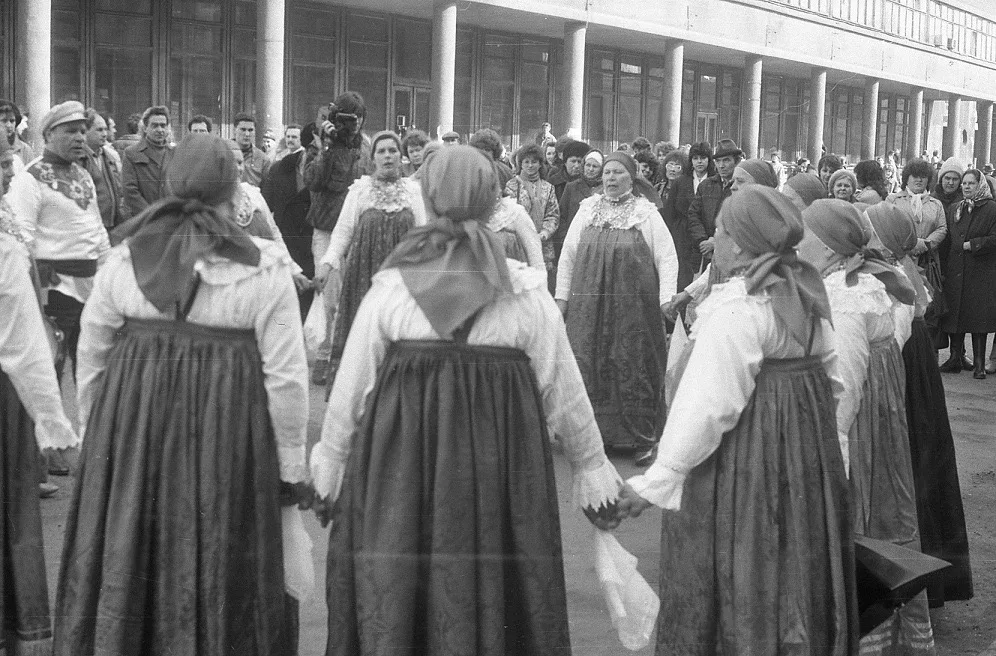 🎞️ 1988 год. Поляна под Никольское.  В 1988 году жители села Никольское впервые вышли играть Каравон