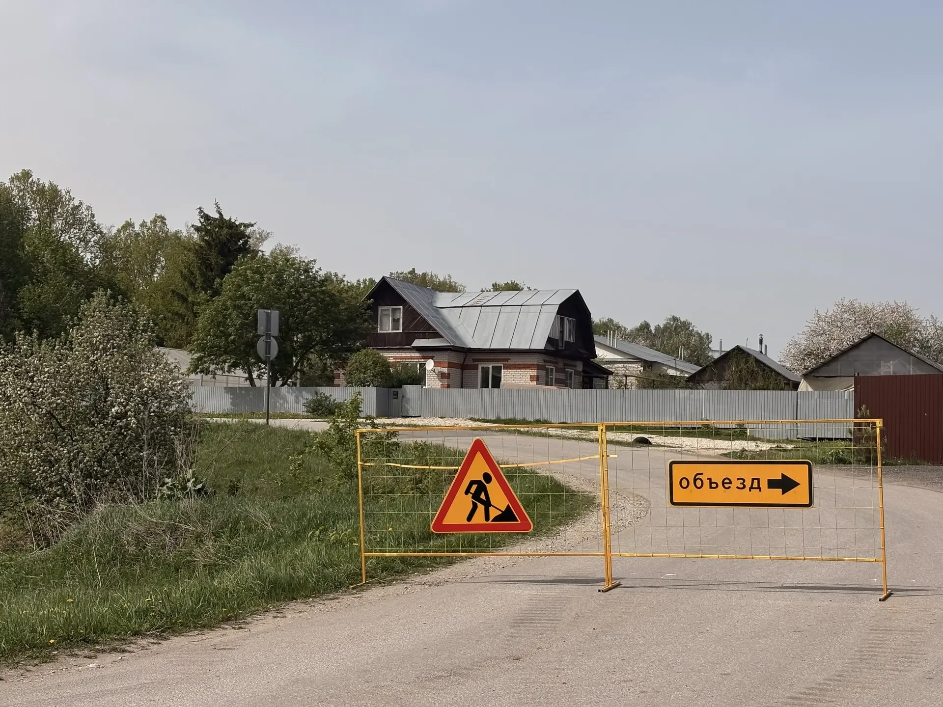 🚧 Уважаемые жители Лаишево!  В городе начались работы по строительству сетей водоснабжения на улицах