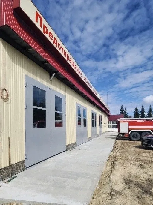 🚒 Завершается капитальный ремонт здания пожарно-спасательной части в Лаишево.  В гараже залили бетон