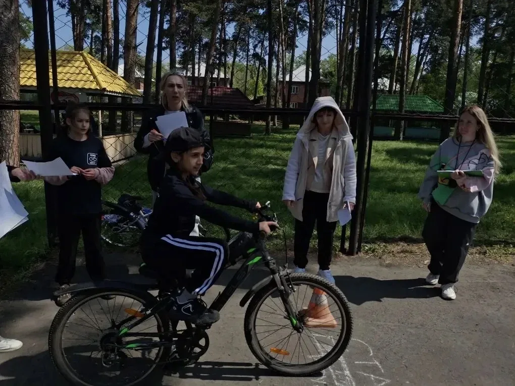 🚦Наши ЮИДовцы достойно представили школу на «Безопасном колесе»!  Юные инспекторы движения нашей шко