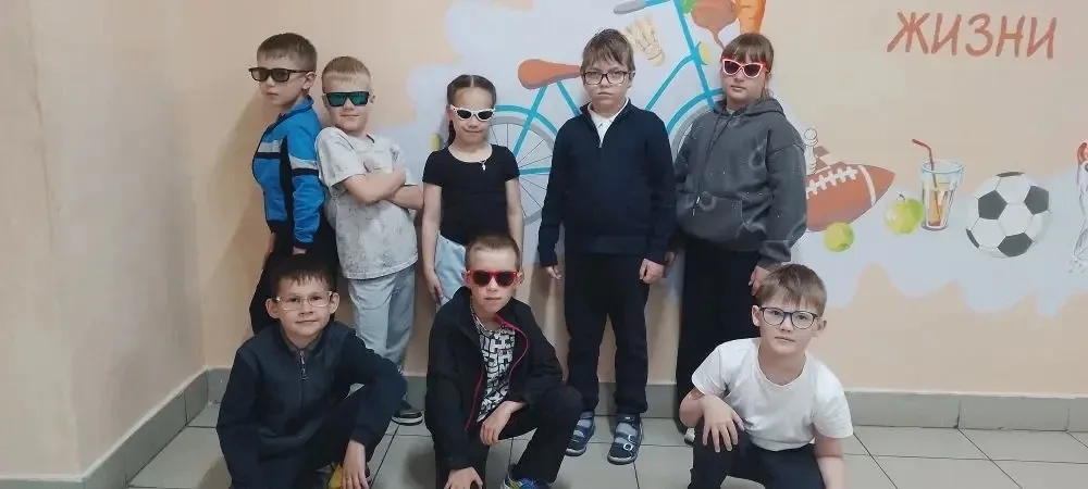 😎Очёчи чёрные  👓Вчера в нашей школе прошла Тематическая пятница модных очков  – стильная, креативная