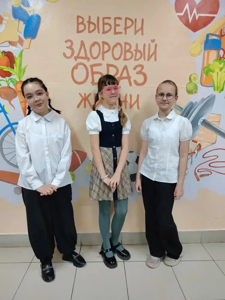 😎Очёчи чёрные  👓Вчера в нашей школе прошла Тематическая пятница модных очков  – стильная, креативная