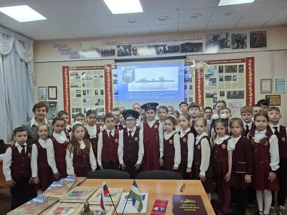 🇷🇺 12 мая 2 «А» класс посетил музей гимназии. Это замечательная инициатива! Такие мероприятия помога