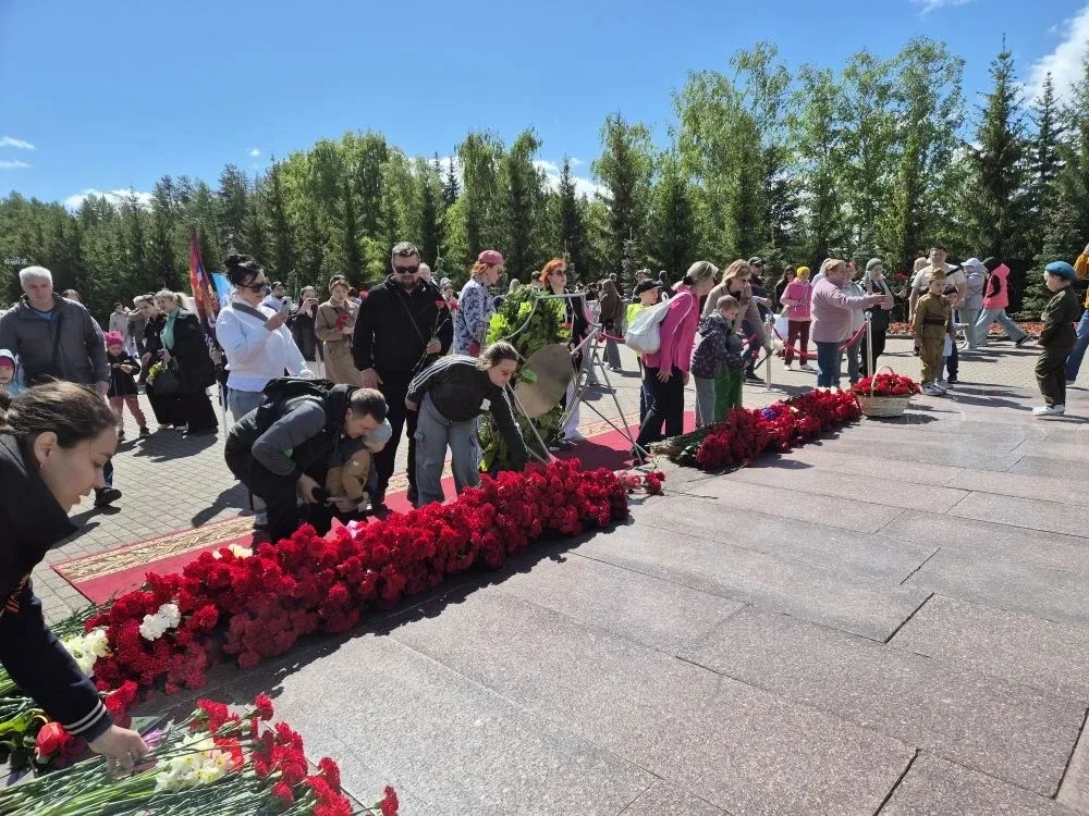 9 мая в Парке Победы, по давней традиции, обучающиеся школ Орджоникидзевского района приняли участие