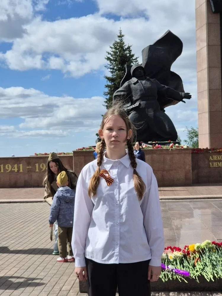 9 мая в Парке Победы, по давней традиции, обучающиеся школ Орджоникидзевского района приняли участие