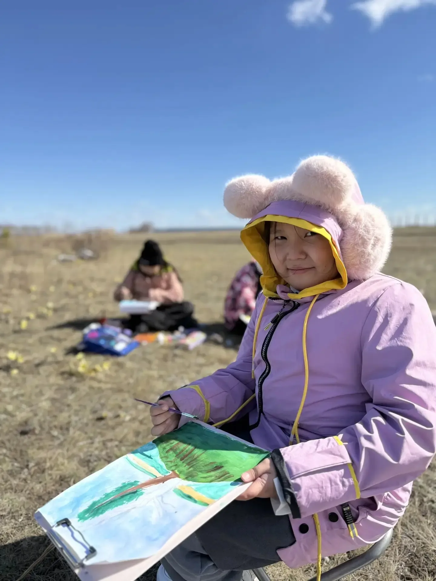 🎨 Пленэр юных художников: вдохновение природой!  18 мая, наши юные таланты с 2 по 8 классы отправили