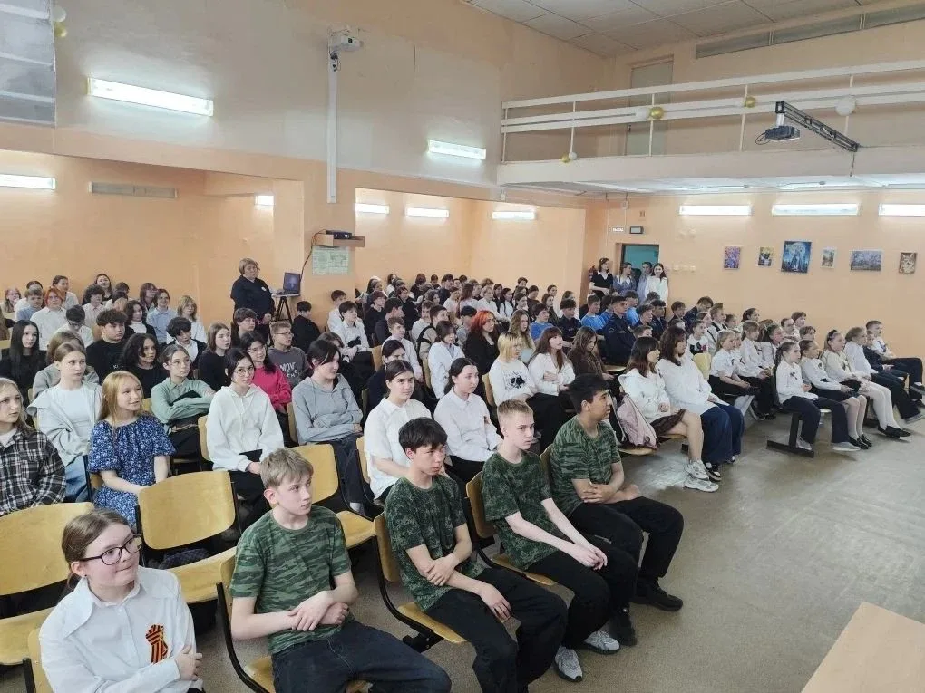 ⭐В честь Дня Победы, Года единства народов России и Года крепкой и дружной семьи 8А класс организова